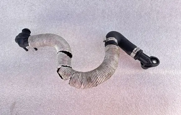 Audi A6 S6 C5 4B Vacuum line/pipe/hose 027133783B