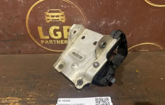 BMW 5 F10 F11 Radiator mount bracket 7186513