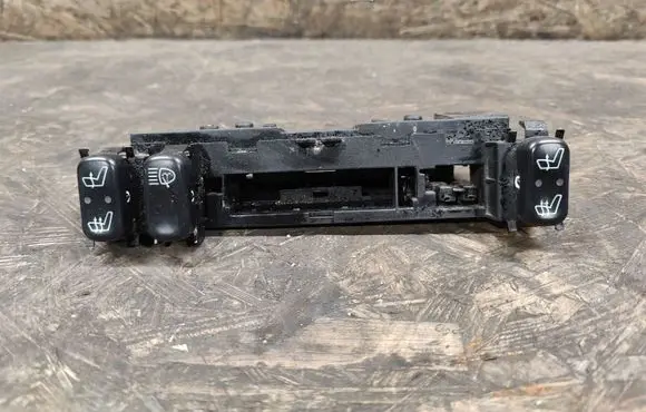 Mercedes-Benz E W210 Seat heating switch 2108200051
