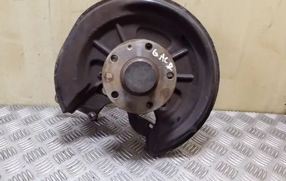 Volkswagen Golf VI Rear wheel hub