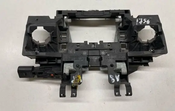 Rear door exterior handle/bracket