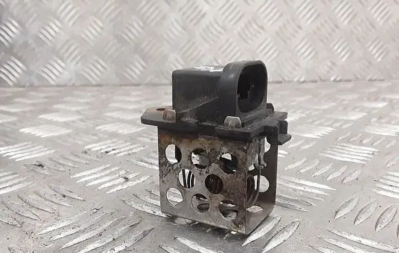 Coolant fan relay