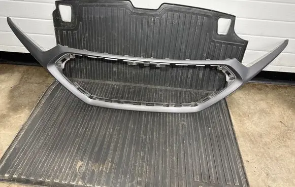 Hyundai Ioniq Front bumper upper radiator grill 86586G2500