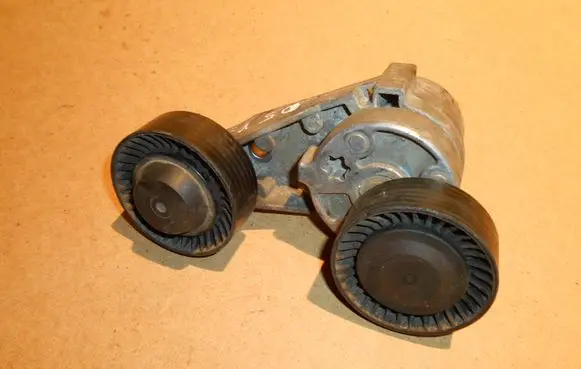 Volvo S60 Alternator belt tensioner 31251252