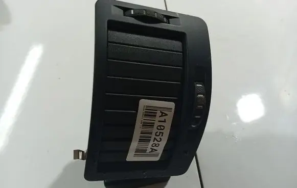 Skoda Octavia Mk2 (1Z) Dash center air vent grill 1Z0819702