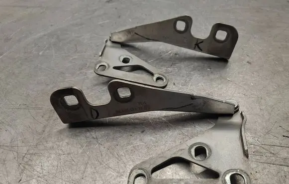 Opel Signum Engine bonnet/hood hinges 24435369 24435368