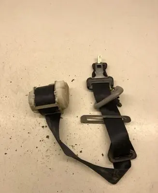 Toyota Yaris Middle seatbelt (rear) 7E6070