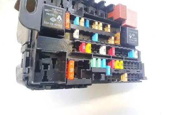 Renault Laguna III Fuse box set 8200758803 8200758803--b