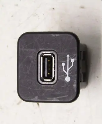 Fiat 500X USB socket connector 735600659