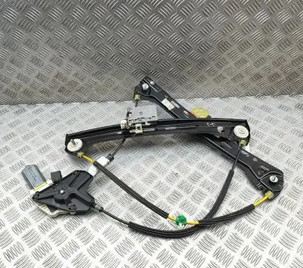 Mercedes-Benz C W205 Front door window regulator with motor A2057206620 A0009066206