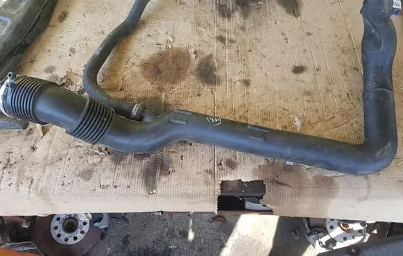 Land Rover Discovery 4 - LR4 Intercooler hose/pipe