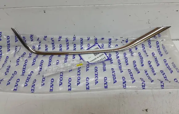 Volvo V60 Front bumper splitter molding 31323855
