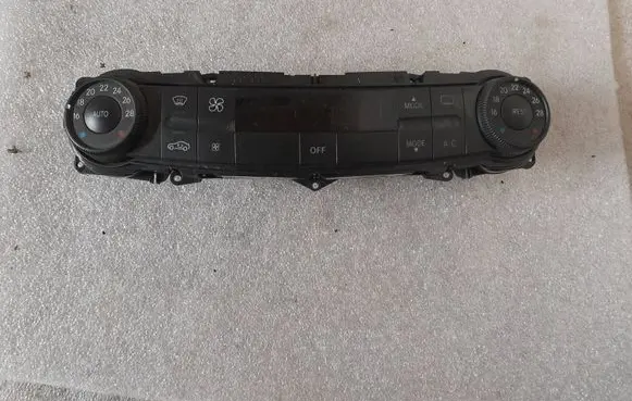 Mercedes-Benz E W211 Climate control unit A2118300790 2118300790