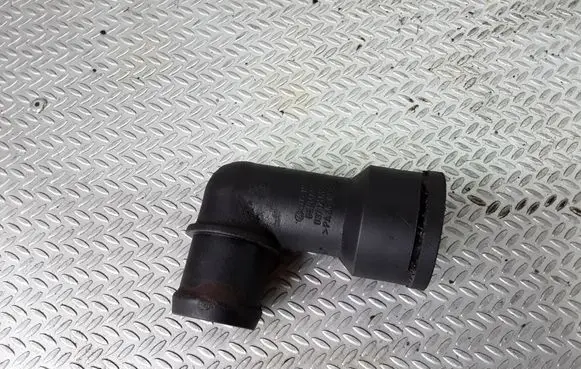 Volkswagen Golf III Engine coolant pipe/hose 037121619A