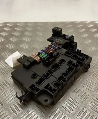 Mitsubishi Outlander Fuse module 8637B687