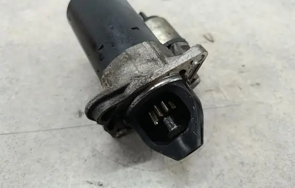 Opel Meriva B Starter motor 55578921