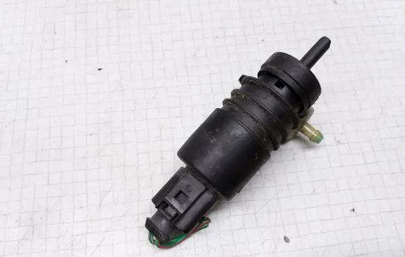 Skoda Octavia Mk1 (1U) Windscreen/windshield washer pump