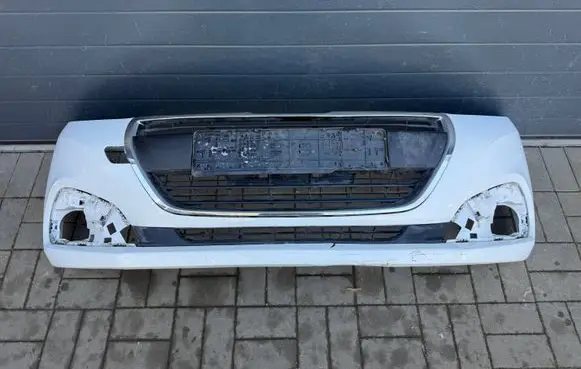 Peugeot 208 I Front bumper 9810513777