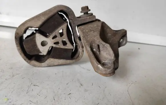 Ford Mondeo MK IV Gearbox mount DS736P082AD 214922 DS736P093CA