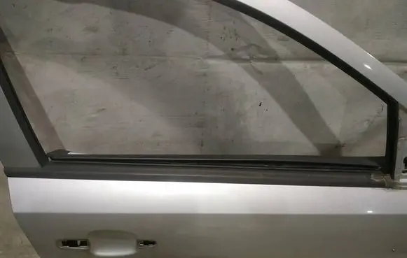 Opel Astra H Front door glass trim molding