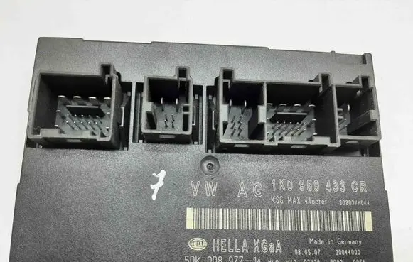 Skoda Octavia Mk2 (1Z) Central body control module 1K0959433CR