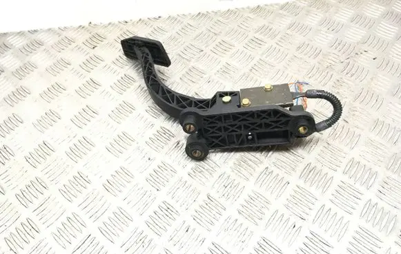 Hyundai Tucson JM Accelerator throttle pedal 327262E930 7TWVJR061 01560819