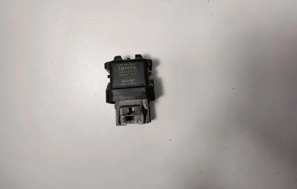 Lexus IS 220D-250-350 Glow plug pre-heat relay 2861067010 1567000671