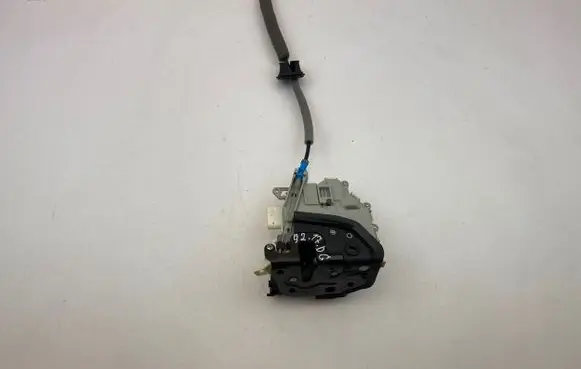 Audi Q2 - Rear door lock 8K0839016H