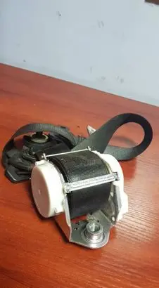 BMW 1 E81 E87 Front seatbelt 33017492
