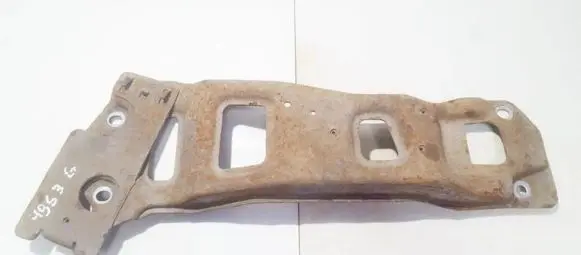 Volvo XC90 Engine mounting bracket