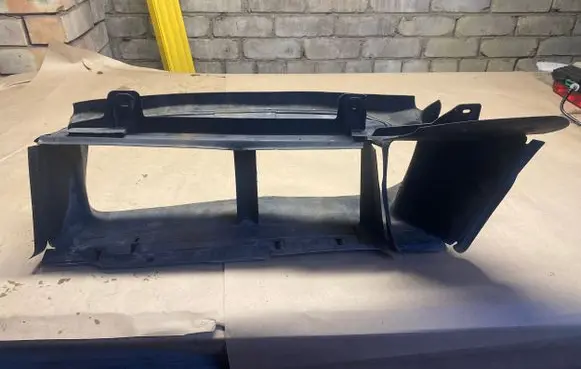 Ford Focus Intercooler air guide/duct channel BM518314C D2L4A