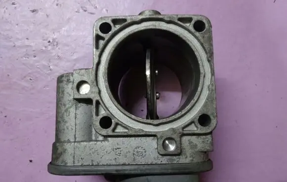 Volkswagen Caddy Throttle valve 098128063J