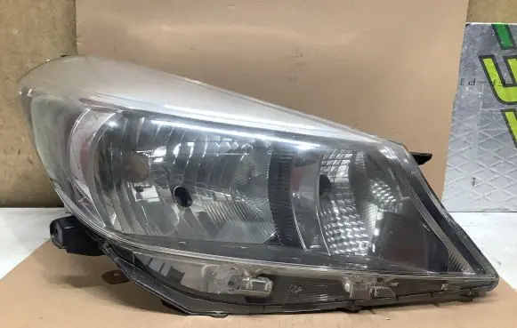 Toyota Yaris Headlight/headlamp KOITO0D79