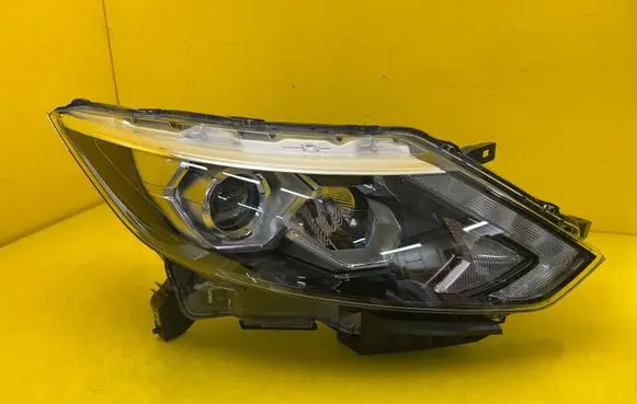 Nissan Qashqai Headlight/headlamp 10018015