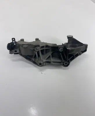 Nissan Qashqai Generator/alternator bracket 8200527320