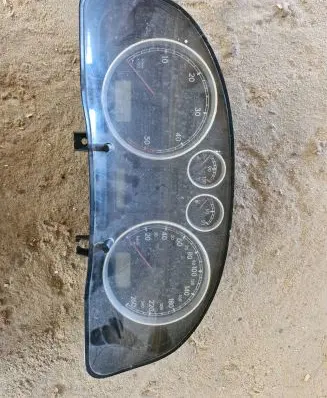 Volkswagen PASSAT B5.5 Speedometer (instrument cluster) 3B0920807G 210102070912 VWZ7Z0A4749429