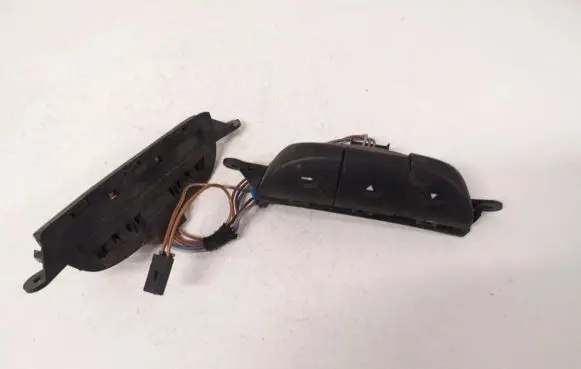 Opel Zafira A Steering wheel buttons/switches 90561159 6014387
