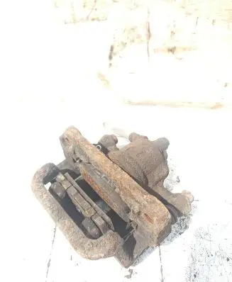 Nissan X-Trail T30 Rear brake caliper