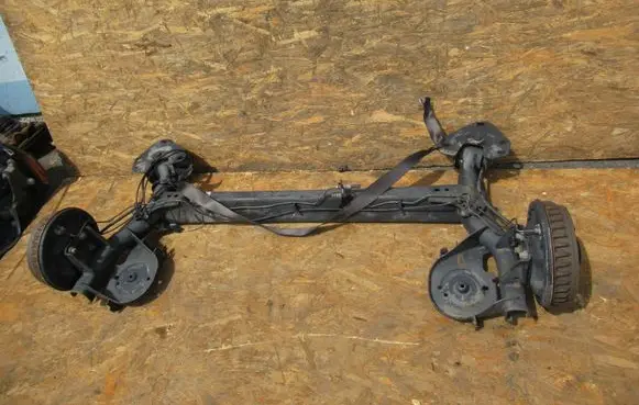 Dacia Dokker Rear axle beam with reductor 