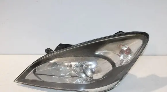 KIA Ceed Headlight/headlamp 921011H