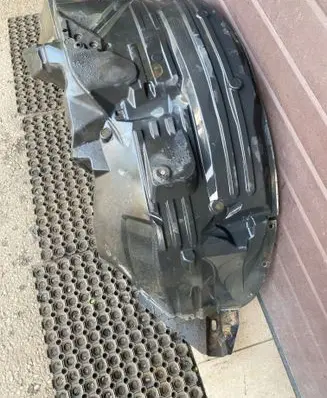 Front wheel arch liner splash guards