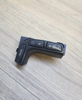 Volvo V70 Steering wheel buttons/switches 9141887