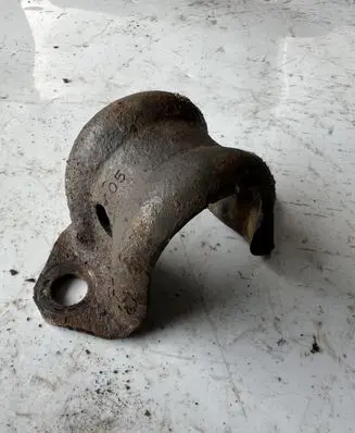 Dodge Nitro Sway bar bush bracket, front 