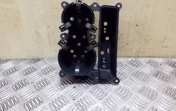 Cup holder front