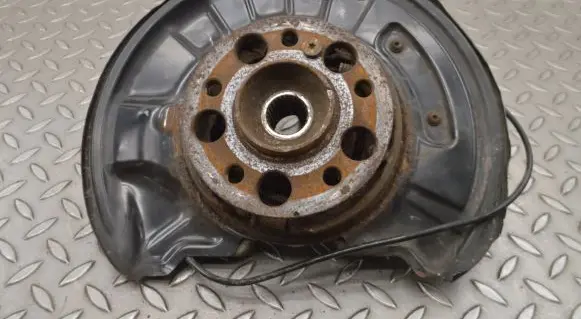 Mercedes-Benz E C207 W207 Rear wheel hub