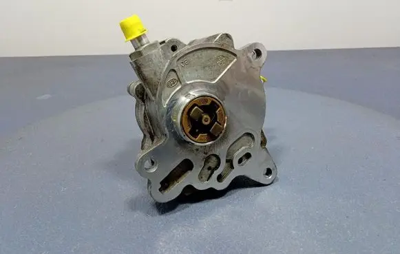 Volkswagen Touran I Vacuum pump 03G145209