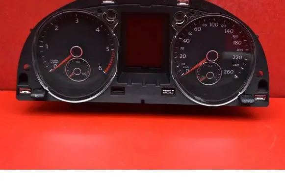 Volkswagen PASSAT CC Speedometer (instrument cluster) 3AA920870D
