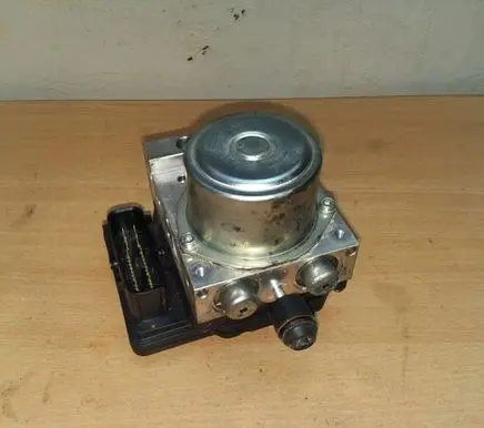 Nissan Juke I F15 ABS Pump 47660BX85E