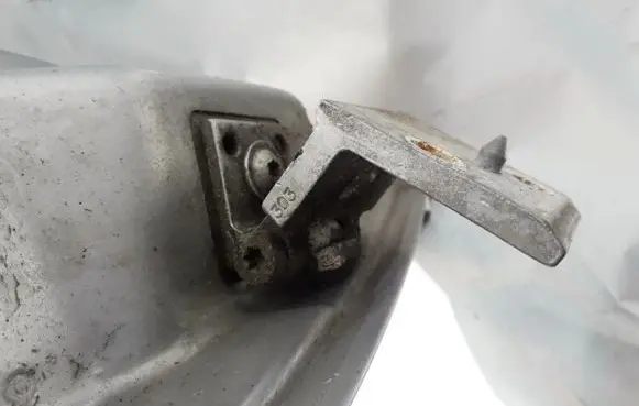 Citroen C3 Pluriel Front door upper hinge