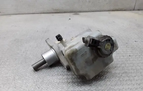 Volkswagen Touran I Master brake cylinder 1K1611301D